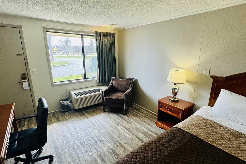 Knights Inn Bridgeport amenities in guest room